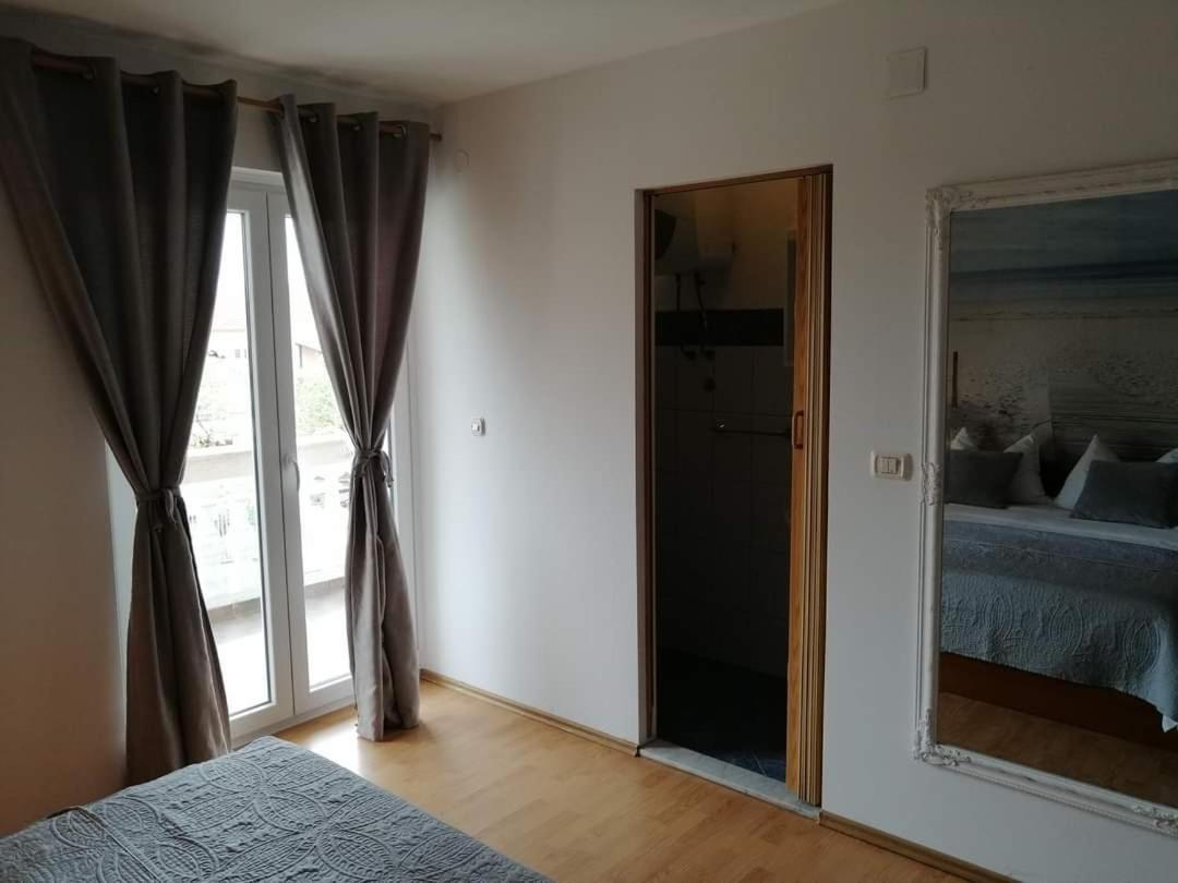 Apartments Jonjic Vodice Exteriör bild