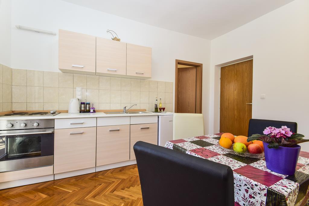 Apartments Jonjic Vodice Exteriör bild